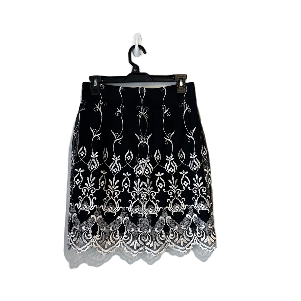 Black White Patterned Lace Mini Skirt - Picture 2 of 8